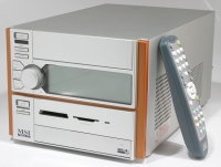 Похож на аудиоцентр? Отчасти так и есть. А в компьютер это устройство превращается при помощи специальной кнопки