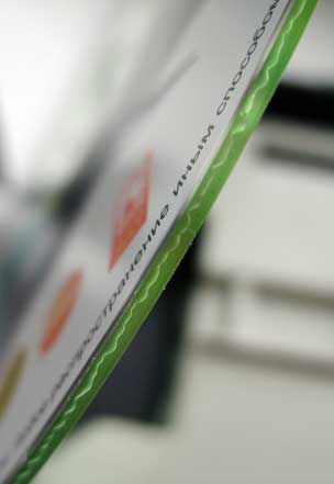 Торец компакт диска, защищённый лаковым покрытием